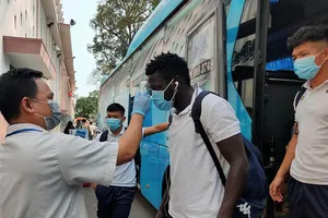 Bóng đá Việt Nam vừa chạy vừa tránh COVID-19