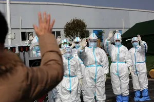 Dịch COVID-19: Lý do ca nhiễm Trung Quốc giảm, thế giới tăng