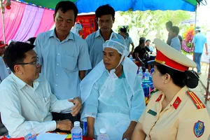 Xe tải tông xe container: Tang thương 1 gia đình