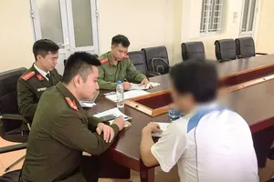 Đúng, sai chuyện bị phạt vì chỉ điểm chốt CSGT