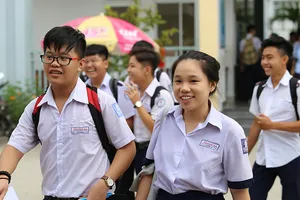 Tuyển sinh lớp 10: Vừa ôn tập vừa chờ dịch