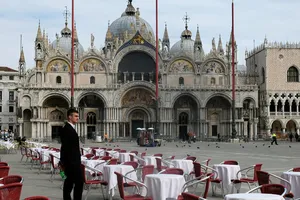 Phong tỏa chống COVID-19: Giải mã 3 bài toán khó