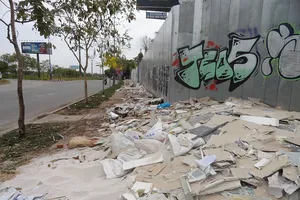 Bãi rác giữa đô thị