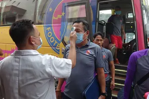 Bóng V-League lăn kiểu gì?