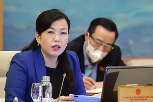 Tranh luận để hay cấm dịch vụ đòi nợ thuê