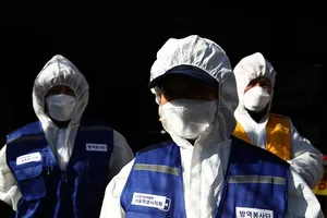 Dịch COVID-19: Vi phạm cách ly có thể bị phạt tù