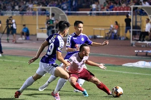 Bầu Đức đưa ra phương án giảm lương cầu thủ