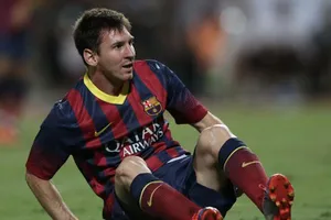 Messi và Ronaldo giảm lương giúp CLB trong cơn khủng hoảng