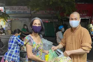 Công giáo, Phật giáo ở TP.HCM cùng người nghèo trong đại dịch