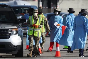 COVID-19: Mỹ vẫn chưa thấy ánh sáng cuối đường hầm