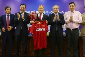 VFF, ông Park và chuyện giảm lương mùa dịch COVID-19