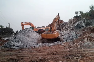 Khai thác đá trái phép tại nơi khoanh vùng di tích Bạch Đằng