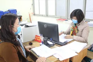 Dịch COVID-19: Ai được nhận lương hưu, trợ cấp BHXH tại nhà?