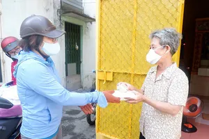 ‘Cứ ở nhà chống dịch, mai cô ăn gì con mua!’