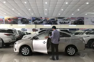 Hàng loạt nhà máy đóng cửa, giá ô tô giảm 350 triệu vẫn ế