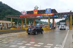 Chậm tiến độ thu phí không dừng: Nhiều nơi nhận trách nhiệm