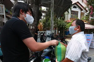 Những bữa ăn ấm lòng trong mùa dịch