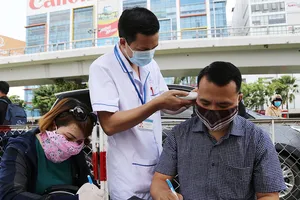 Tiếp tục siết việc cách ly xã hội để chống dịch