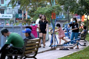 Người dân bắt đầu lơ là chỉ thị cách ly xã hội