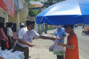 Phát 10.000 suất ăn cho người nghèo