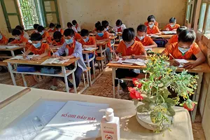 Trường học gặp khó khi xếp học sinh cách nhau 1,5 m