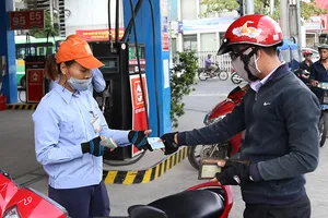 Giá xăng có cơ hội giảm còn 7.000 đồng/lít