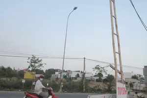 Trụ cáp viễn thông bằng thang tre