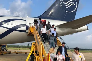 Lễ 30-4, vé máy bay lên giá như vé tết