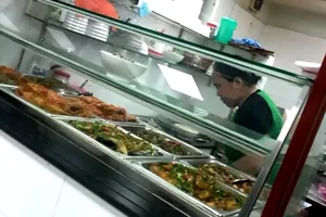 Nhiều nhân viên y tế lơi lỏng việc đeo khẩu trang