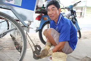 Hành trình tử tế của ông thợ điện chuyên đi hút đinh