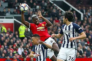 Chelsea, Man. Utd kích hoạt thị trường