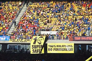 Chưa gặp lại Việt Nam, đội tuyển Malaysia đã bị ‘ném đá’