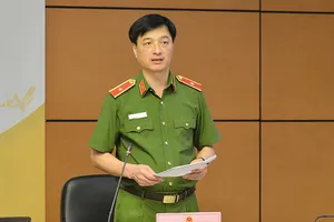 Bỏ điều kiện riêng về thường trú ở các thành phố lớn?