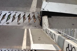 Đã sửa chữa tấm thép hỏng trên cầu Sài Gòn