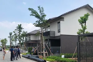 Giá nhà, đất không giảm, nhà đầu tư vẫn chi đậm