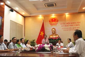 Phó Trưởng đoàn ĐBQH TP Cần Thơ Nguyễn Thanh Xuân phát biểu thảo luận tại phiên họp trực tuyến chiều 20-5. Ảnh: NHẪN NAM