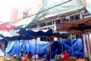 Xây nhà gặp khó với người buôn bán dưới lòng đường