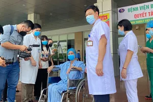 COVID-19: Tin vui từ 2 ca bệnh nặng