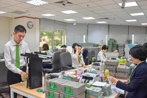 Lãi suất giảm rón rén, nhà kinh doanh sốt ruột