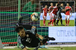 Lạ lùng Bùi Tiến Dũng