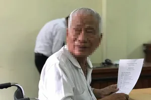 Thắng kiện, con phải cam kết không xúc phạm cha