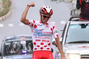 Thế trận ‘chân kiềng’, được ăn cả ngã về không