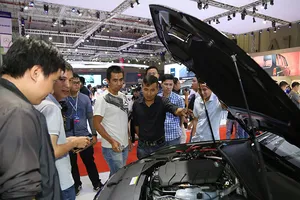 Sốt ruột chờ được mua ô tô miễn thuế, giảm phí