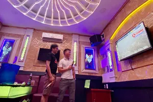 Kiến nghị cho phép sớm mở lại dịch vụ karaoke