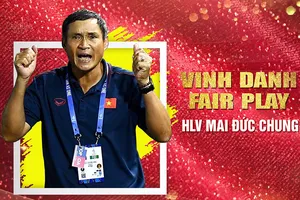 HLV Mai Đức Chung nhận danh hiệu đặc biệt