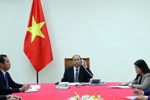 Thủ tướng Nguyễn Xuân Phúc điện đàm với thủ tướng Pháp