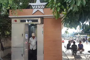 Dân hài lòng với nhà vệ sinh hiện đại miễn phí