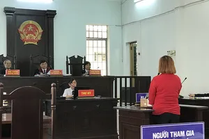 Ly kỳ vụ tát, tạt sơn để đánh ghen