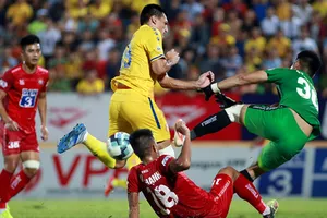 Trọng tài yếu, đội bóng chết oan