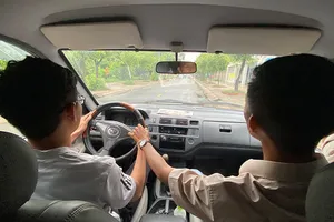 Có hay không việc dùng bằng B1 không được lái ô tô?